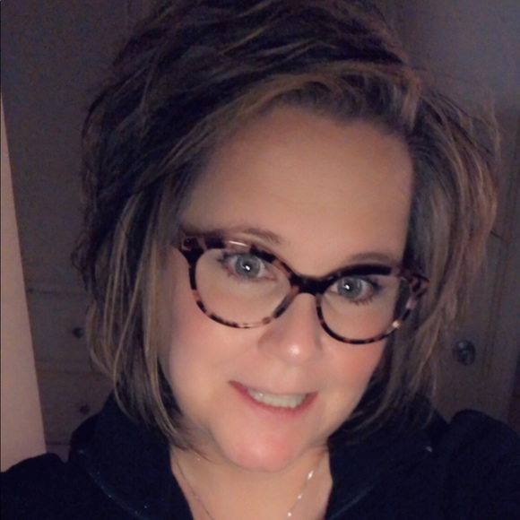 Meet your Posher, April lynn - Picture 1 of 1